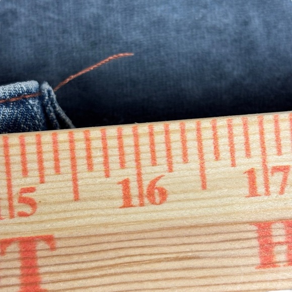 EUC Levi's Light Blue Women's Low-Rise Stretch Boot Cut Jeans Sz 4 - Picture 8 of 10